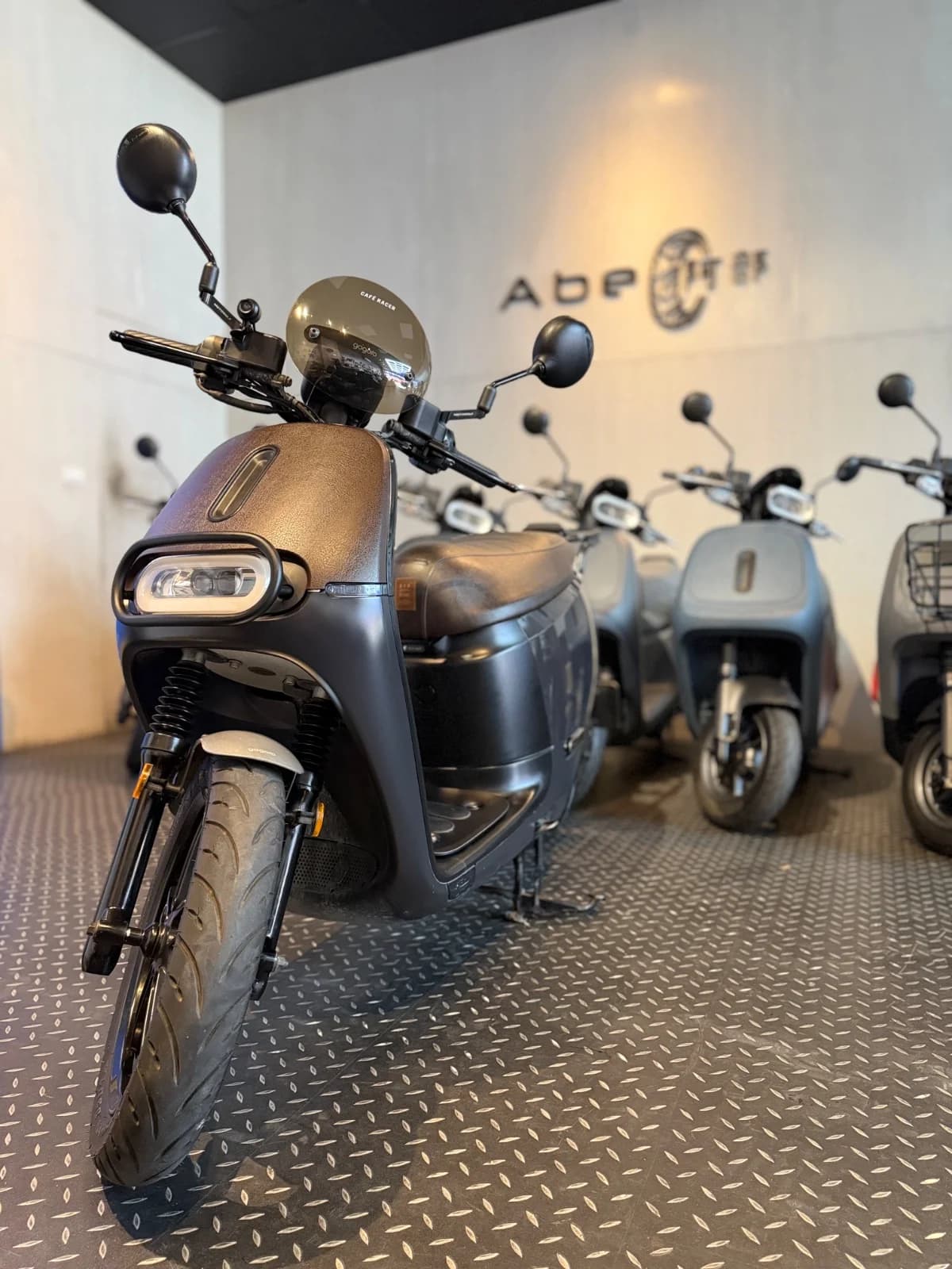 2019 Gogoro S2 Cafe Racer｜復古跑格造型．專屬裸把風鏡．品味性能首選
