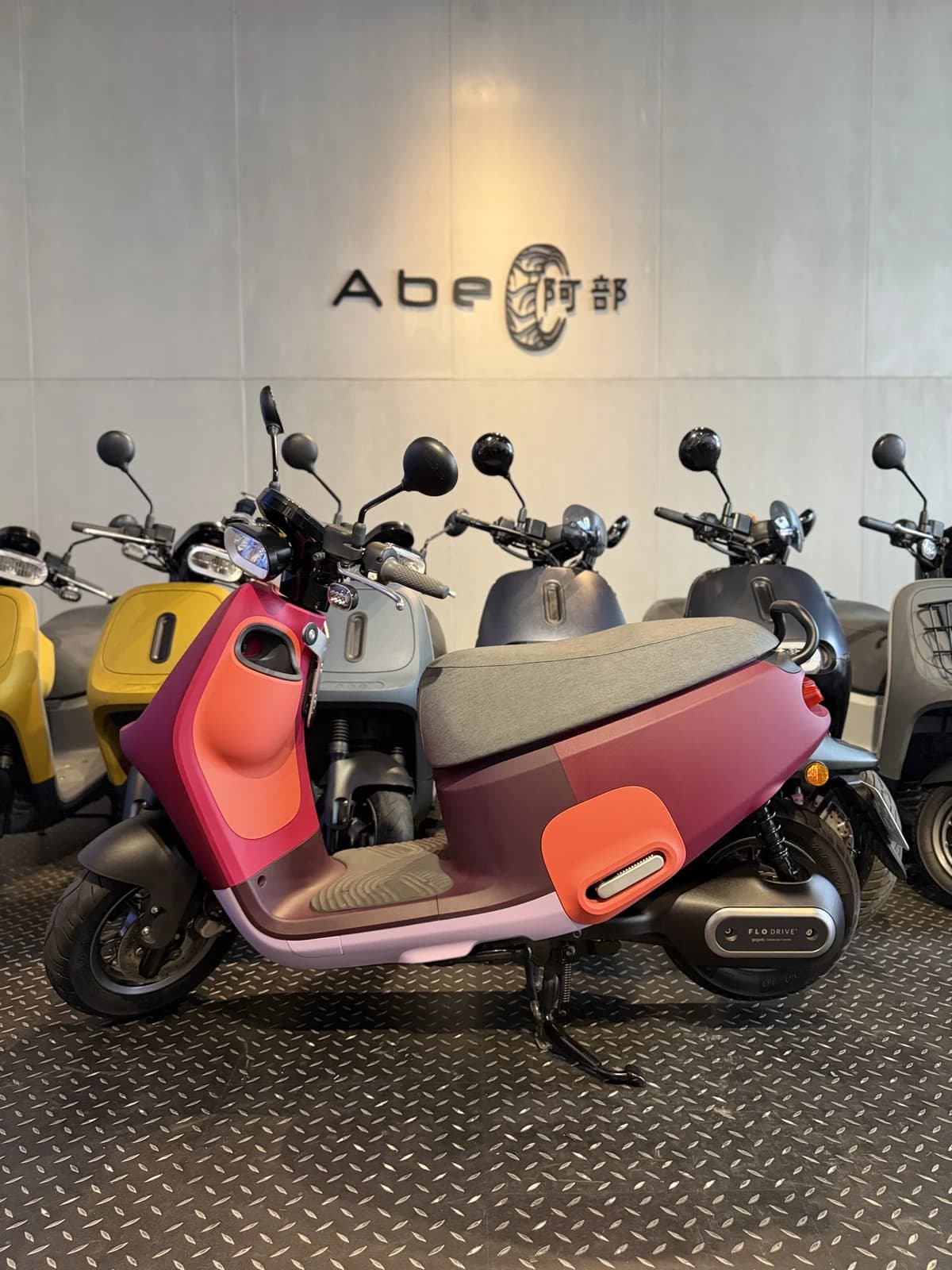 2022 Gogoro VIVA MIX | 跨界國民神車．輕巧好騎與百變風格隨心混搭，低里程 2