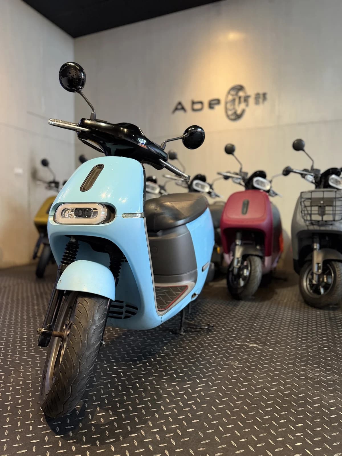 2017 Gogoro 2 Plus | 經典雙載國民神車．大空間與順暢騎乘兼具 1
