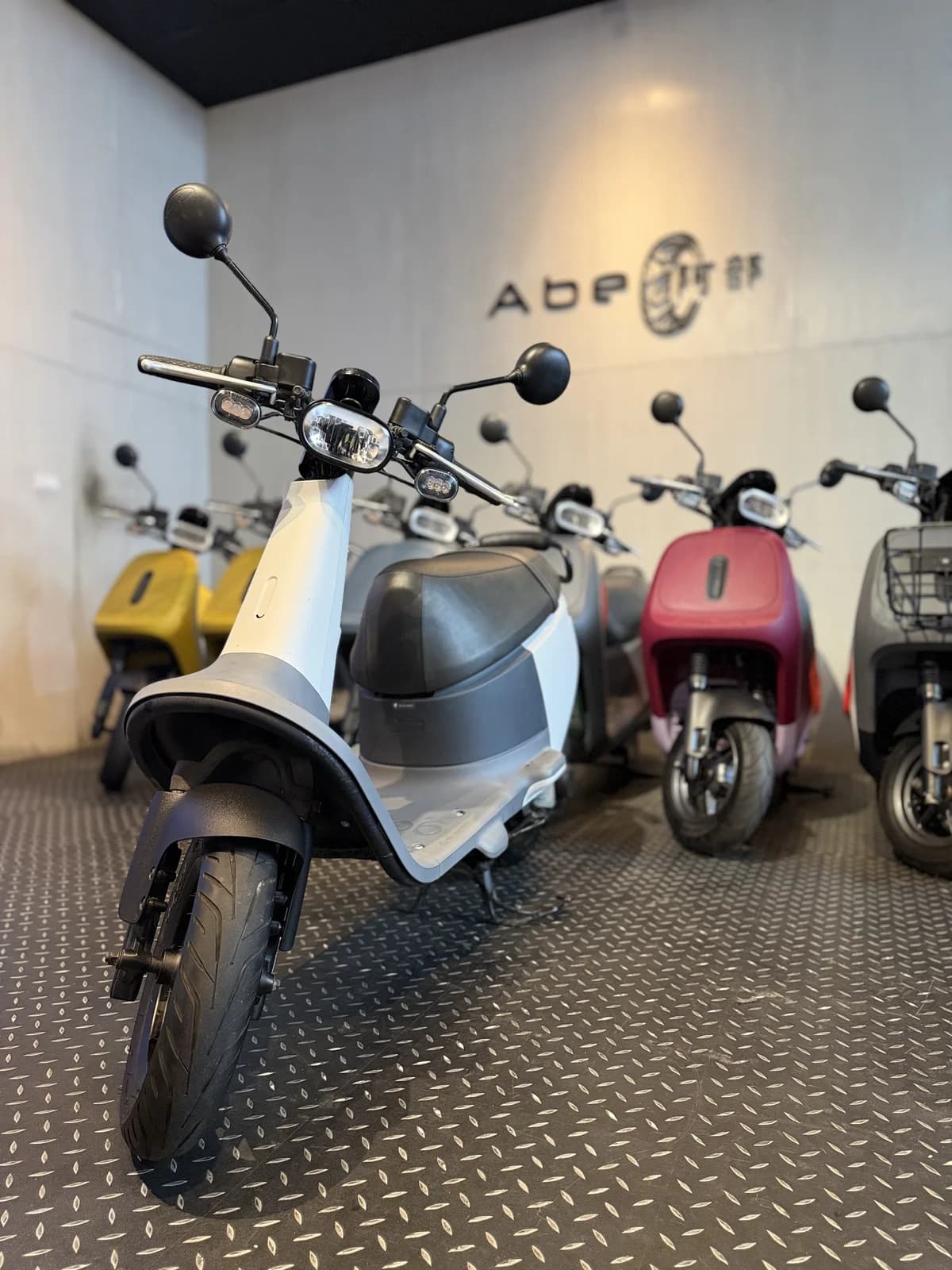 2023 Gogoro VIVA | 經典綠牌輕便代步首選，羽量級車身與超低里程