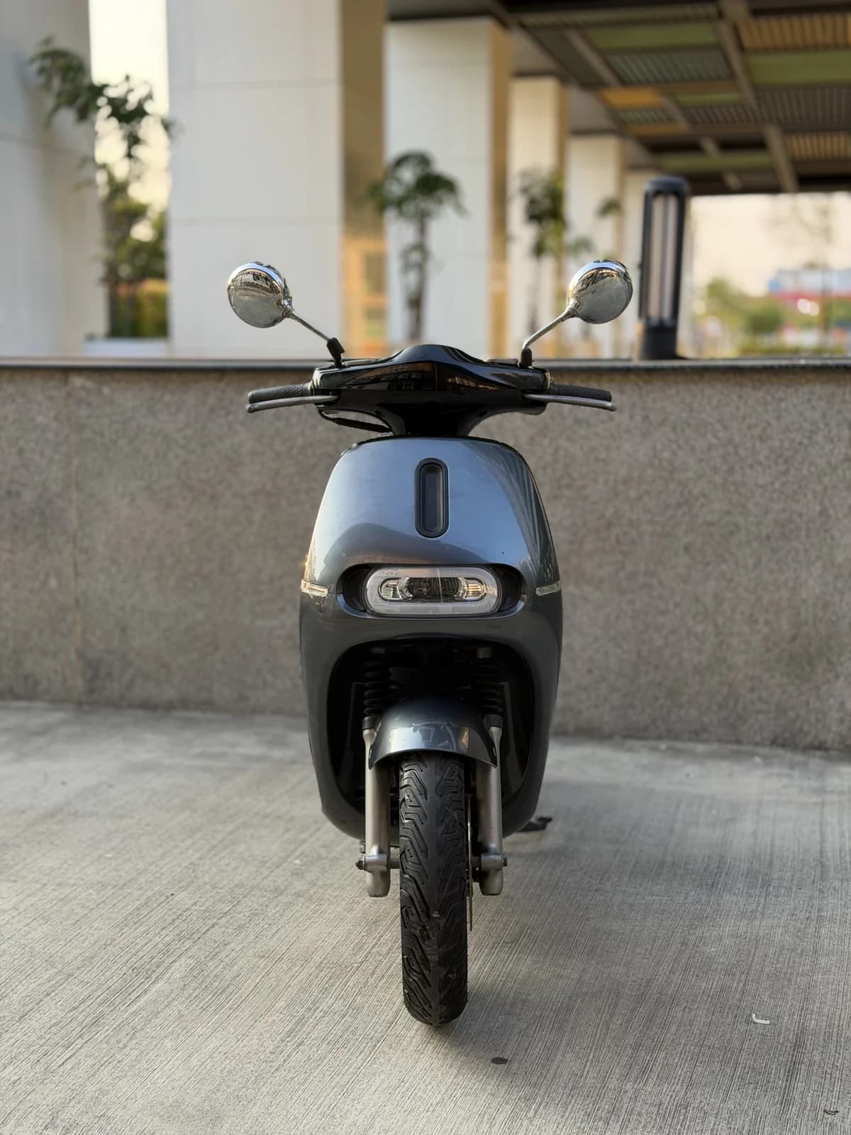 2018 Gogoro 2 Deluxe | 經典金屬質感、率性風格與日常通勤的時尚之選 3
