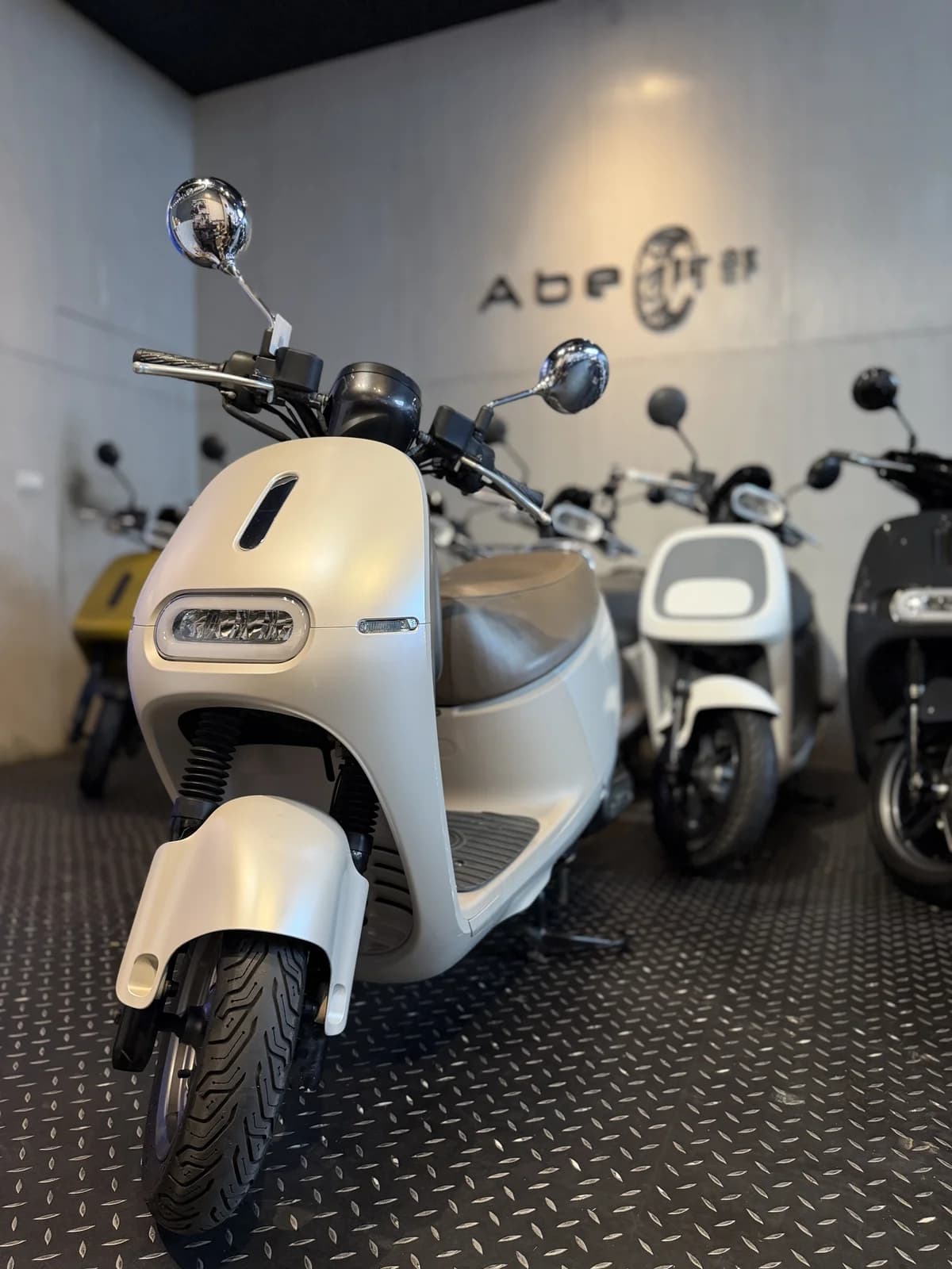 2022 Gogoro Delight Basic | 專為女性打造的省力美學、奶茶色質感輕巧代步車